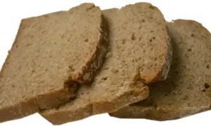 Ile kcal ma kromka chleba graham? Zaskakujące fakty o kaloriach
