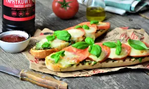 Zaskakująca zapiekanka z pomidorami i mozzarellą - proste przepisy