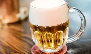Jakie są piwa? Poznaj różnorodność smaków i rodzajów w Polsce