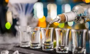 Jak pić wódkę żeby nie czuć smaku - sprawdzone sposoby na pyszne drinki