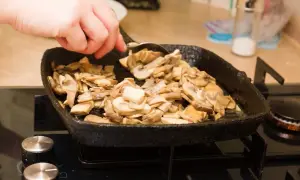 Jakie przyprawy do grzybów naprawdę podkreślają ich smak?