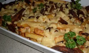 Najlepszy przepis na zapiekankę kebab z frytkami, która zachwyci każdego