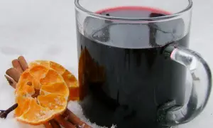 Jak podgrzać grzaniec, aby uniknąć zniszczenia smaku wina