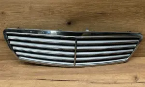 Grill Mercedes W203 - Nowoczesny wygląd i łatwa instalacja akcesorium