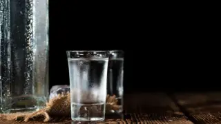Jaka wódka? Odkryj najlepsze marki i smaki, które zachwycą
