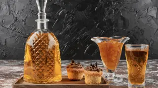Zaprawki do alkoholu – pomysły na świąteczne trunki domowe