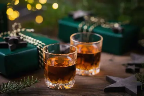 Jakie whisky na prezent – idealne wybory na każdą okazję