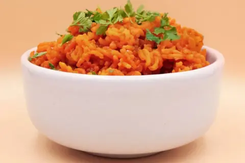 Jak zrobić ryż curry - prosty przepis na aromatyczne danie z warzywami