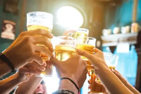 Czy piwo tuczy? Poznaj prawdę o kaloriach i przybieraniu na wadze