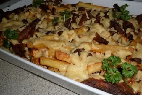 Najlepszy przepis na zapiekankę kebab z frytkami, która zachwyci każdego