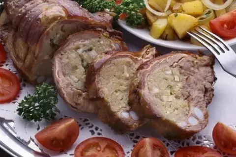 Jak długo dusić cielęcinę, aby była idealnie miękka i soczysta