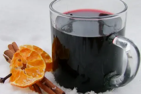 Jak podgrzać grzaniec, aby uniknąć zniszczenia smaku wina