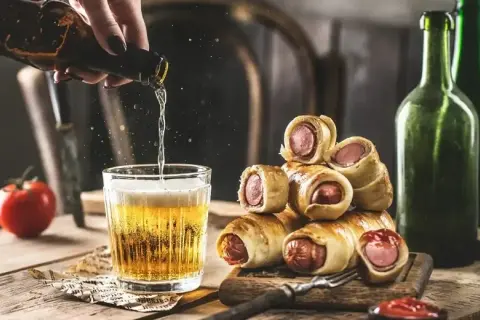 Jakie przekąski do piwa? Najlepsze propozycje na każdą okazję
