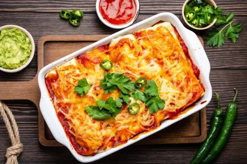 Przepis na zapiekankę z resztek pieczonego kurczaka, która zachwyci