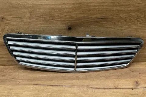 Grill Mercedes W203 - Nowoczesny wygląd i łatwa instalacja akcesorium