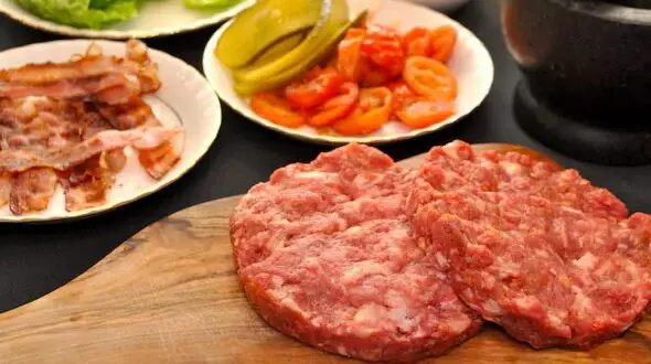 Jak zrobić kotlety do hamburgera, aby były soczyste i pyszne