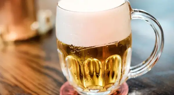 Jakie są piwa? Poznaj różnorodność smaków i rodzajów w Polsce