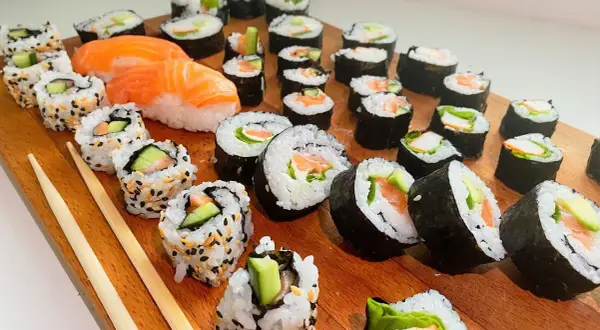 Jak zrobić domowe sushi: proste przepisy i sprawdzone techniki