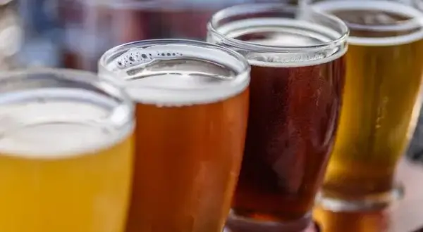 Czy piwo jest dobre na zakwasy? Poznaj negatywne skutki alkoholu