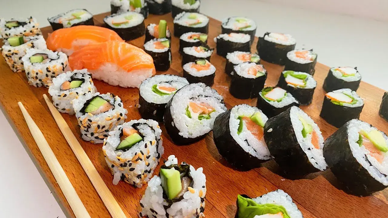 Jak zrobić domowe sushi: proste przepisy i sprawdzone techniki