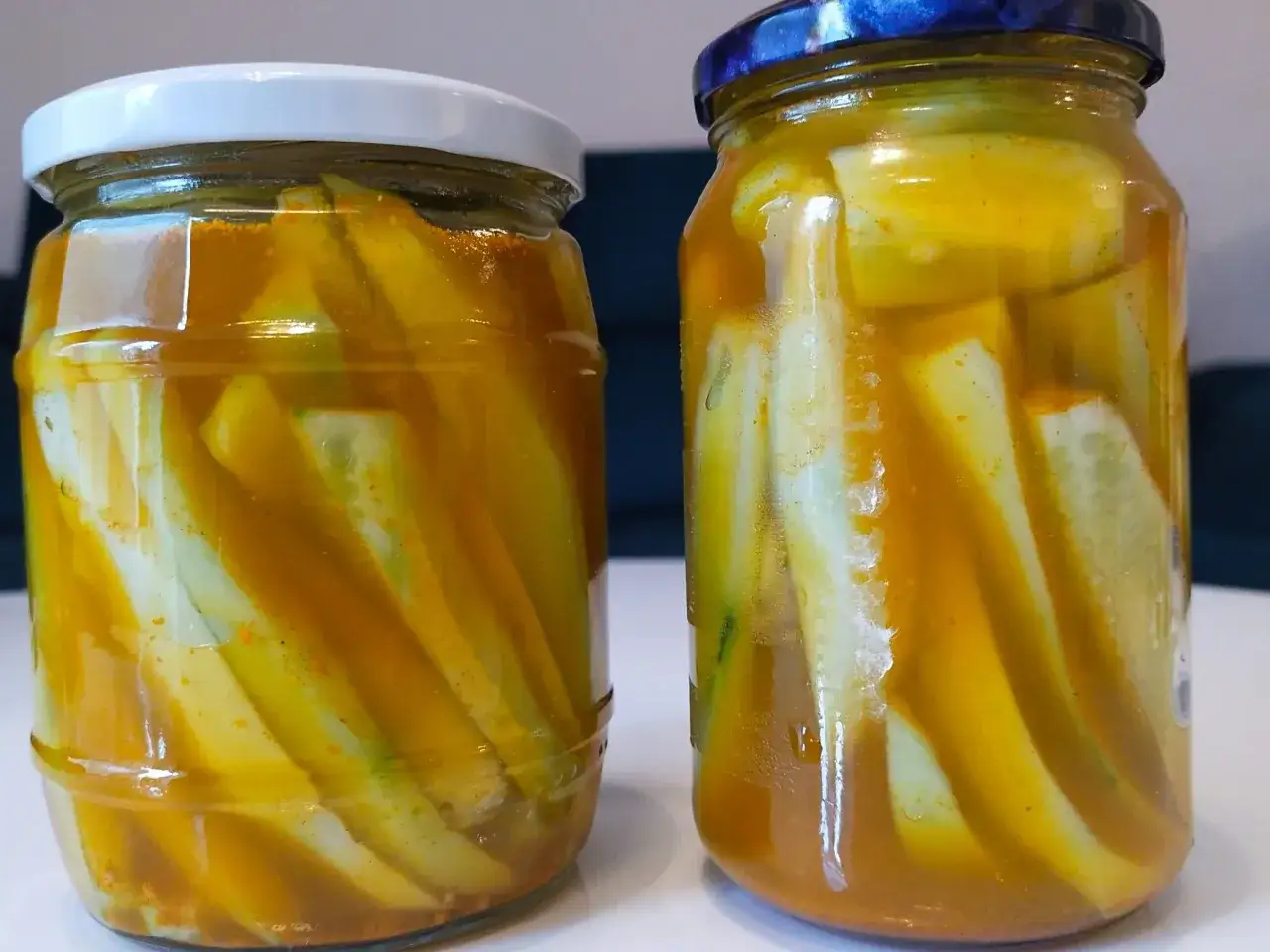 Zdjęcie Jak zrobić ogórki w curry - prosty przepis na pyszne przetwory