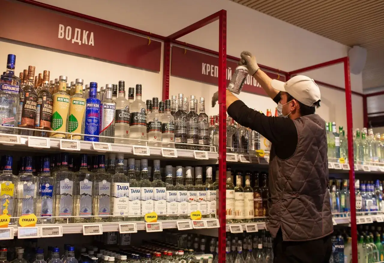 Zdjęcie Ile kosztuje wódka w Rosji? Zaskakujące ceny i regulacje alkoholu