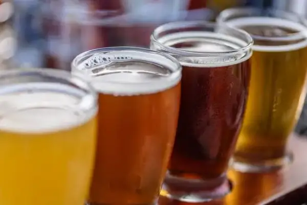 Czy piwo jest dobre na zakwasy? Poznaj negatywne skutki alkoholu
